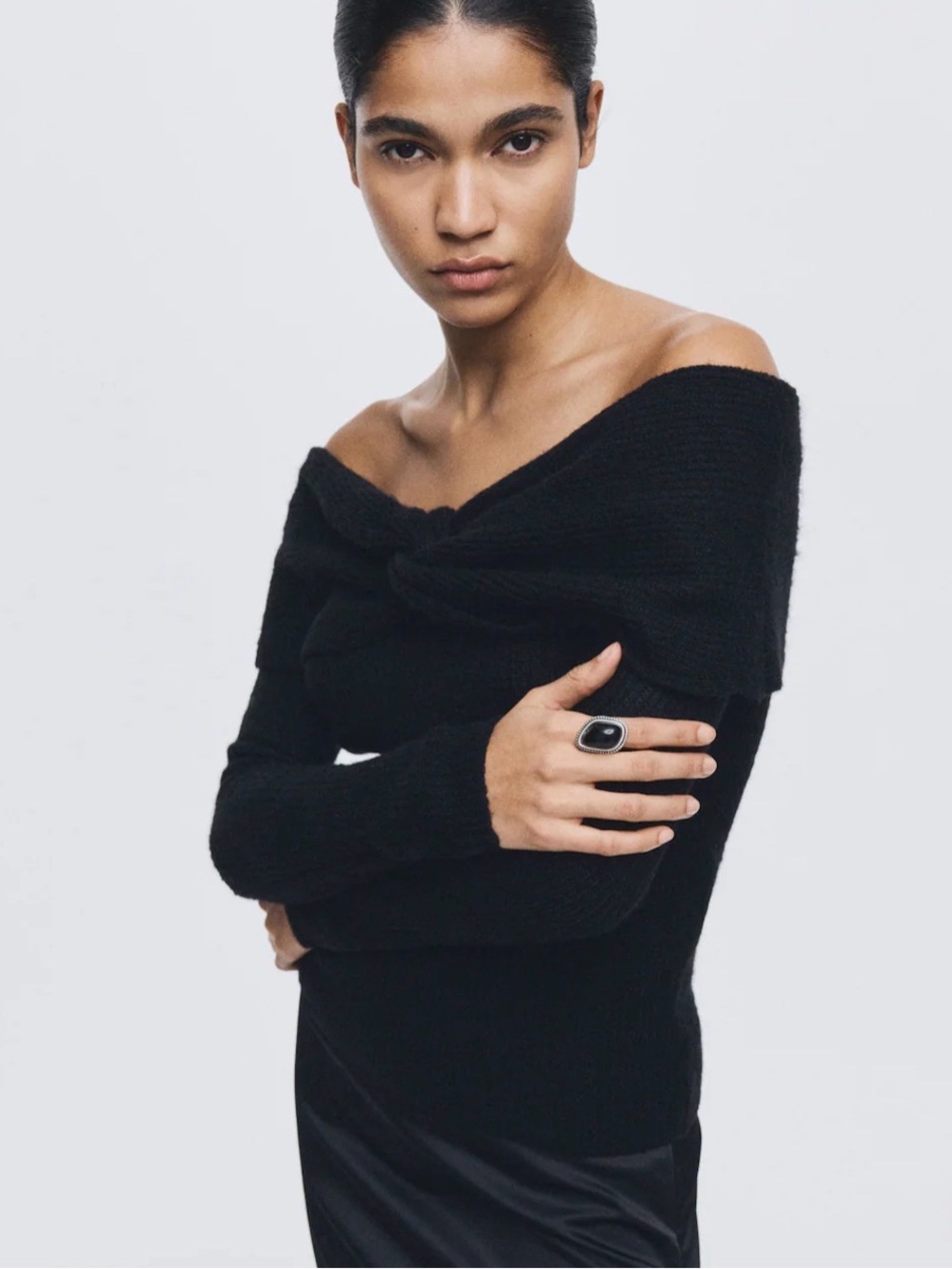 🖤 H&M Black Off-the-Shoulder Sweater – Size M